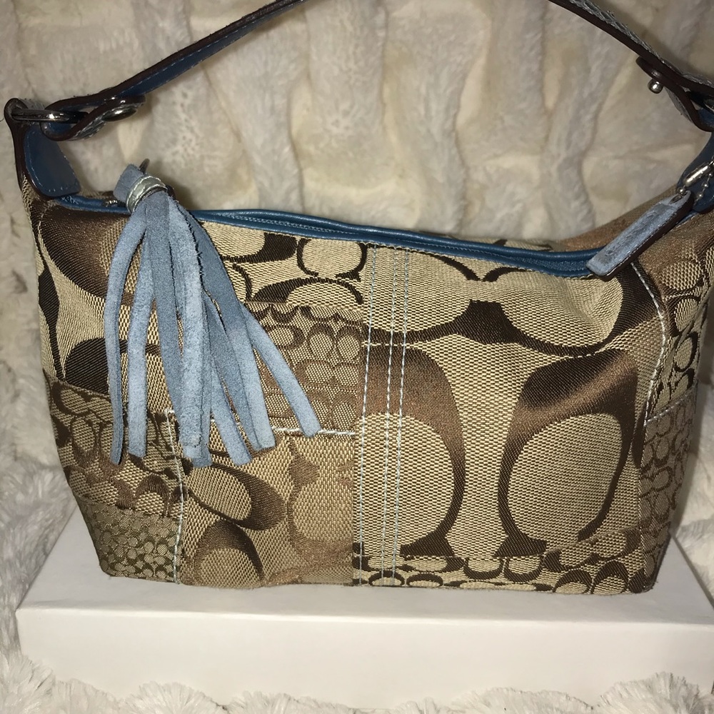 Yes 💯 authentic Coach handbag size small